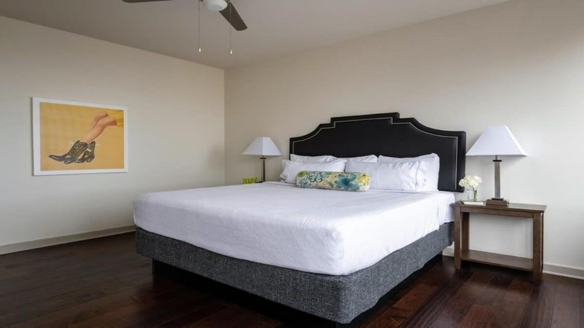 22nd Fl Bold Cozysuites With Pool, Gym Dallas
