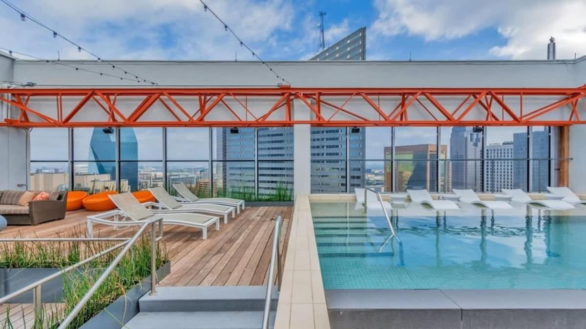 22nd Fl Bold Cozysuites With Pool, Gym Dallas